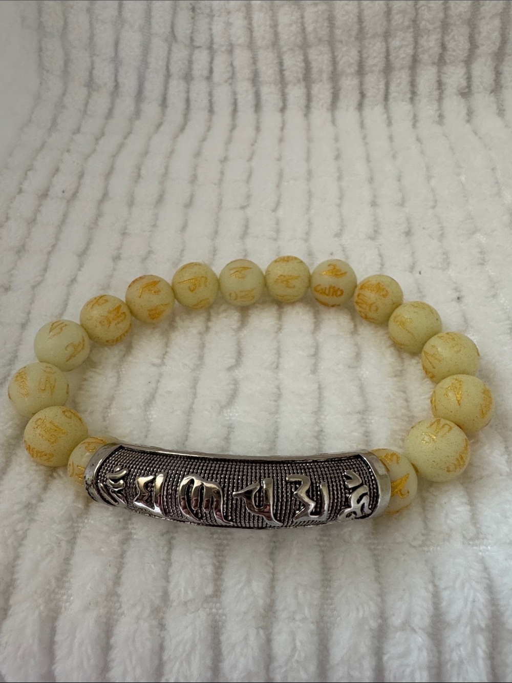 Bracelet Feng shui Mantra Luminous Carved Beaded Stretch Bracelet in Silvertone